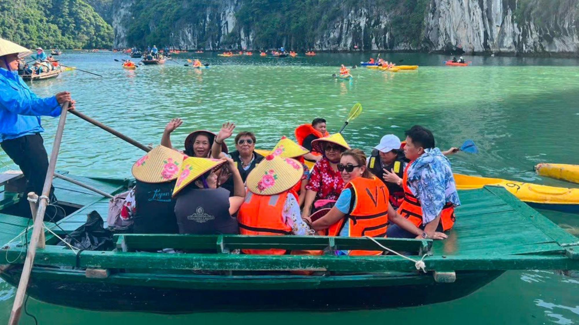 Lotus Boutique Cruise Hotel Ha Long Exterior foto