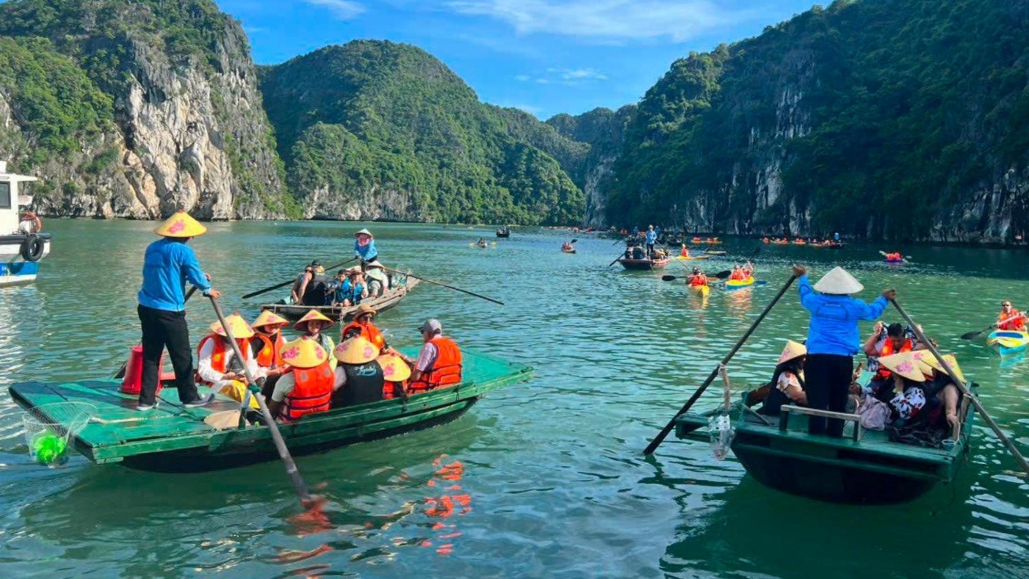 Lotus Boutique Cruise Hotel Ha Long Exterior foto