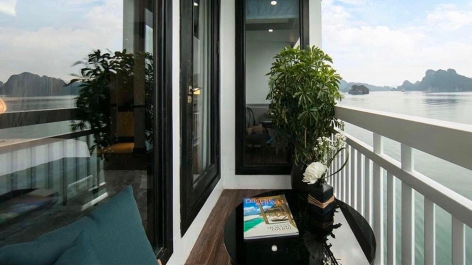 Lotus Boutique Cruise Hotel Ha Long Exterior foto