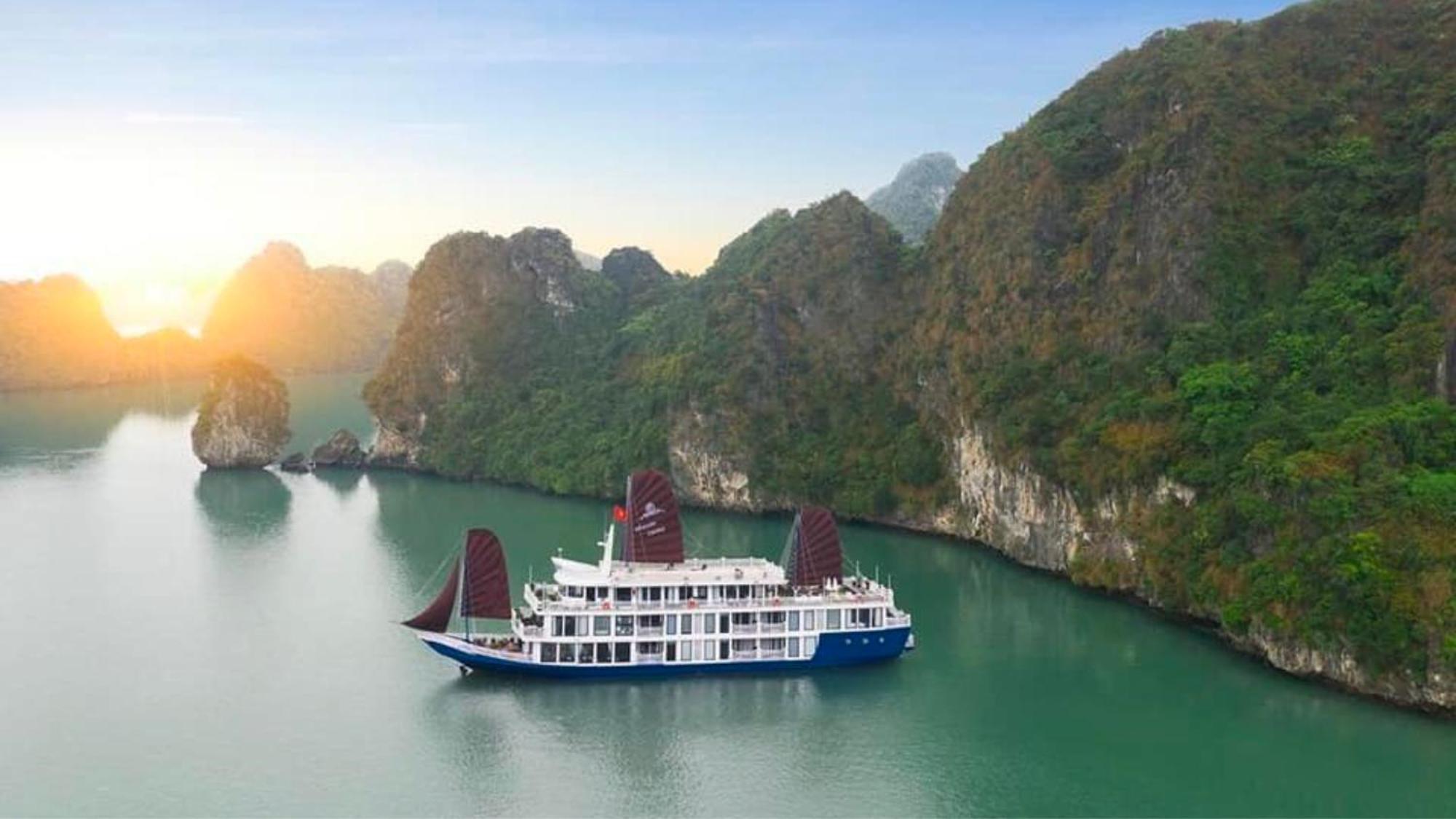 Lotus Boutique Cruise Hotel Ha Long Exterior foto